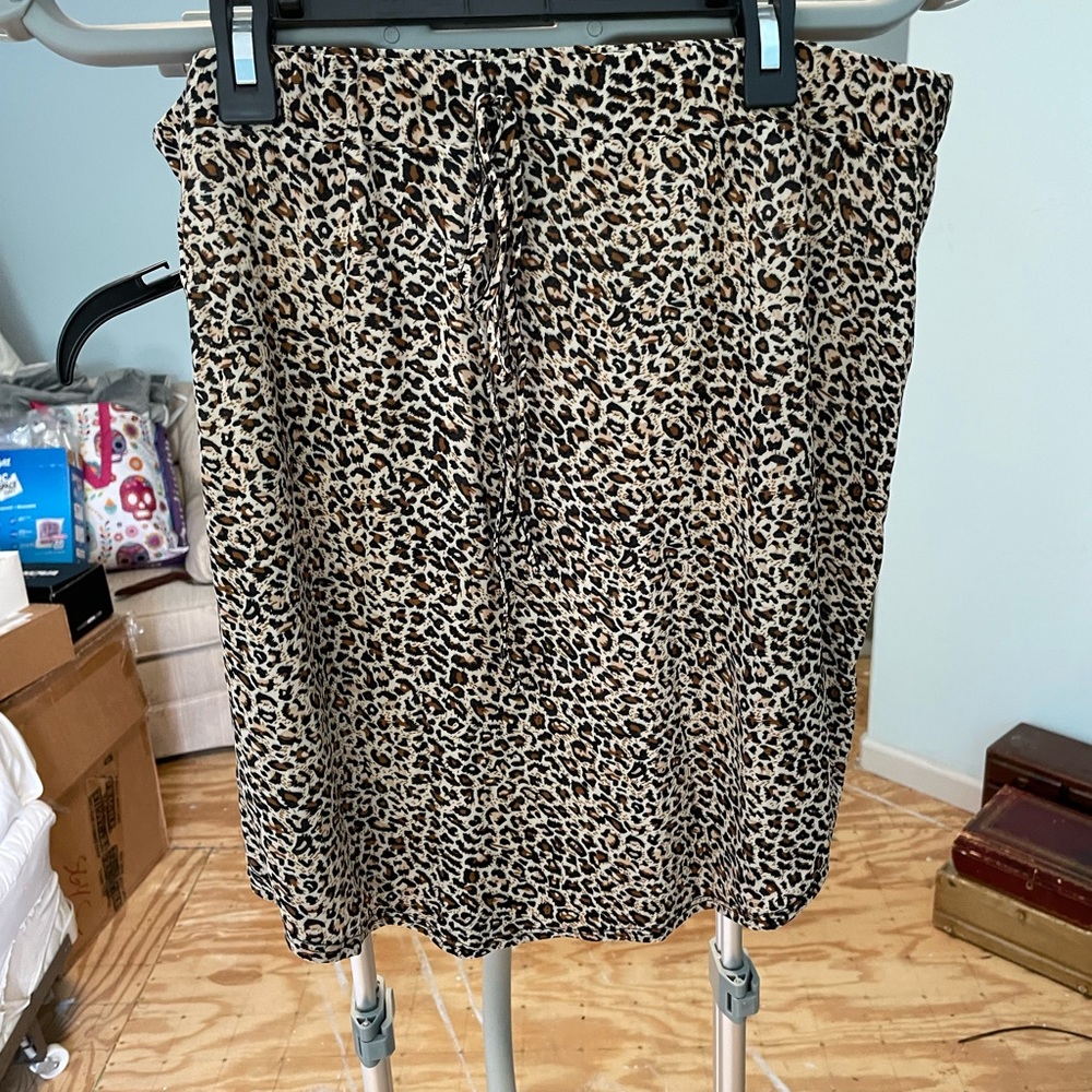 SHEIN 1X short leopard print skirt